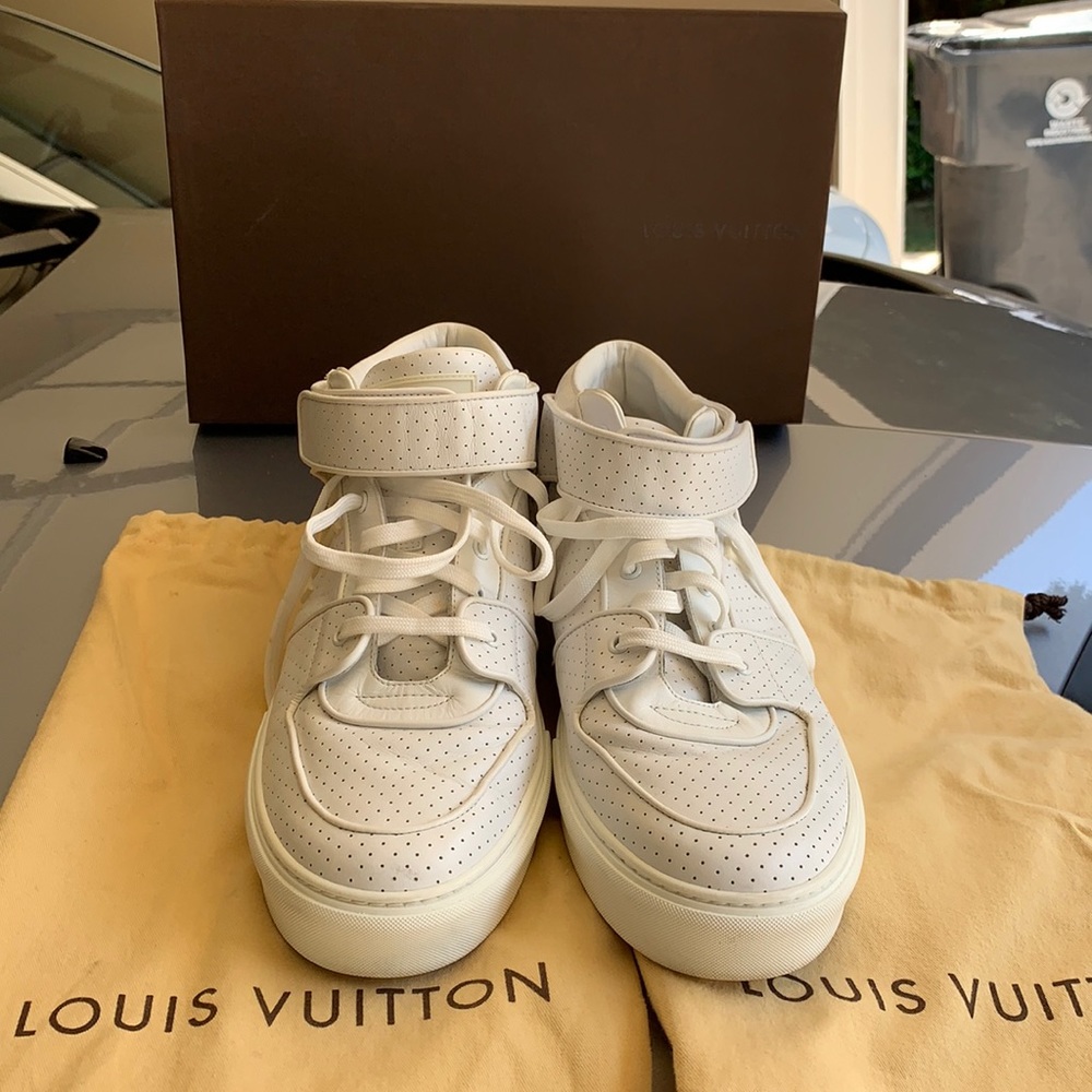 Louis Vuitton low top white sneakers